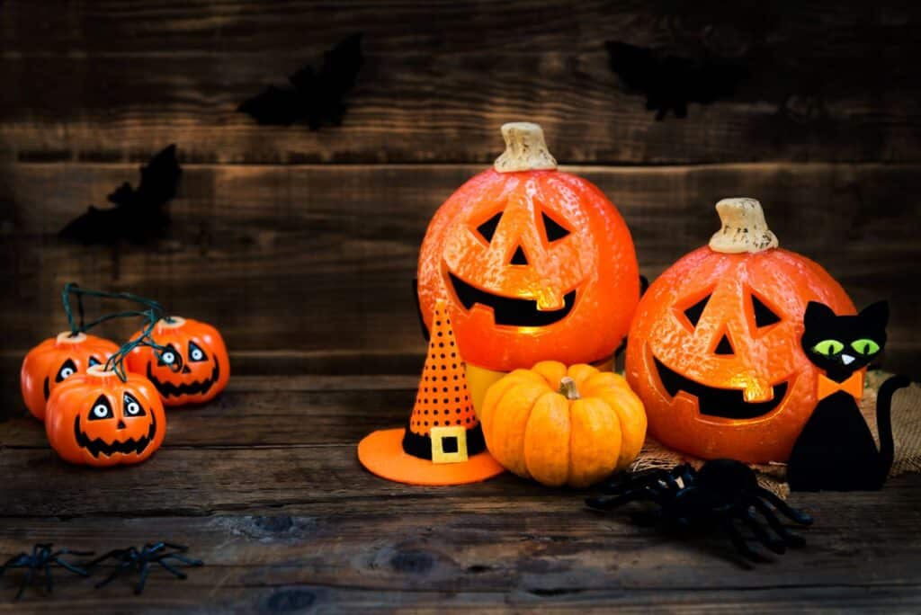 halloween accessories such as pumpkin heads spide 2021 08 28 11 41 13 utc 1400